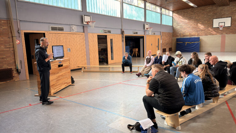 NWTV bereitet sich auf die Westdeutsche Kickboxmeisterschaft 2026 vor – Punkt- und Kampfrichter*innenlehrgang in Dortmund